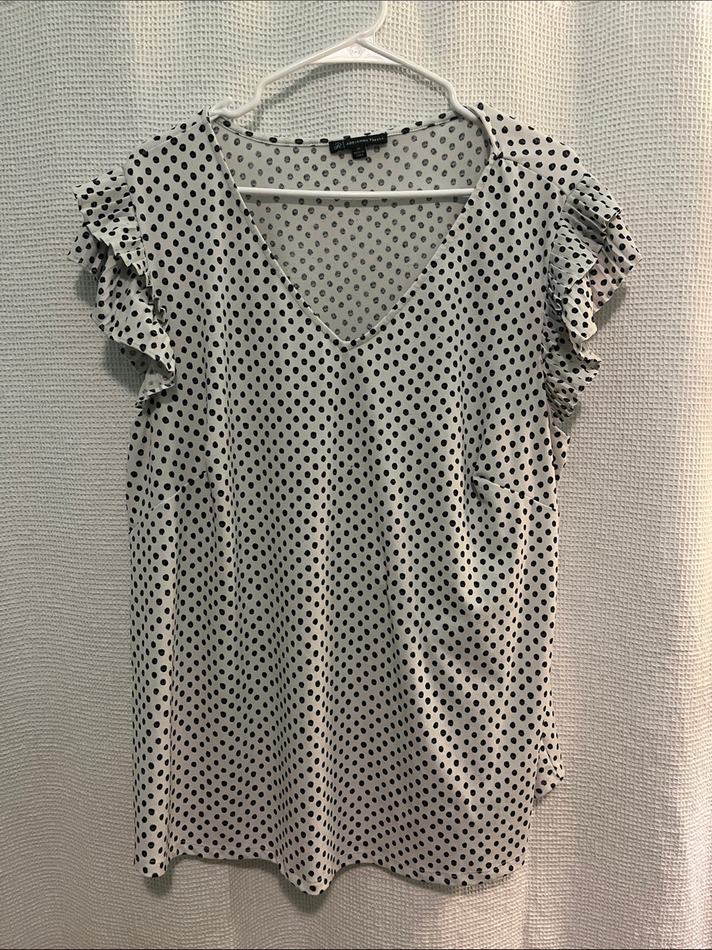 Adrianna Papell Black Polka Dot V-Neck Flutter Sleeve Top